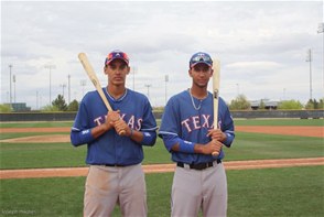 Ronald Guzmán y Nomar Mazara fueron firmados por Texas con bonos millonarios